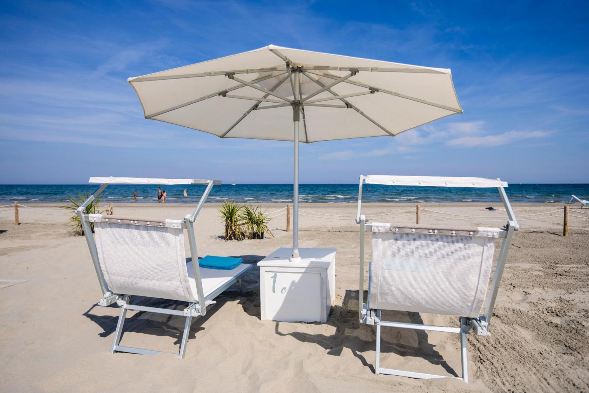 Hotel Saraceno Resort With Private Beach ミラノ・マリッティマ エクステリア 写真