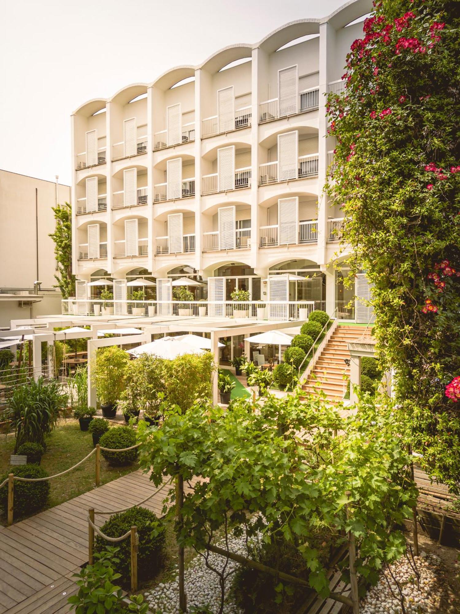 Hotel Saraceno Resort With Private Beach ミラノ・マリッティマ エクステリア 写真